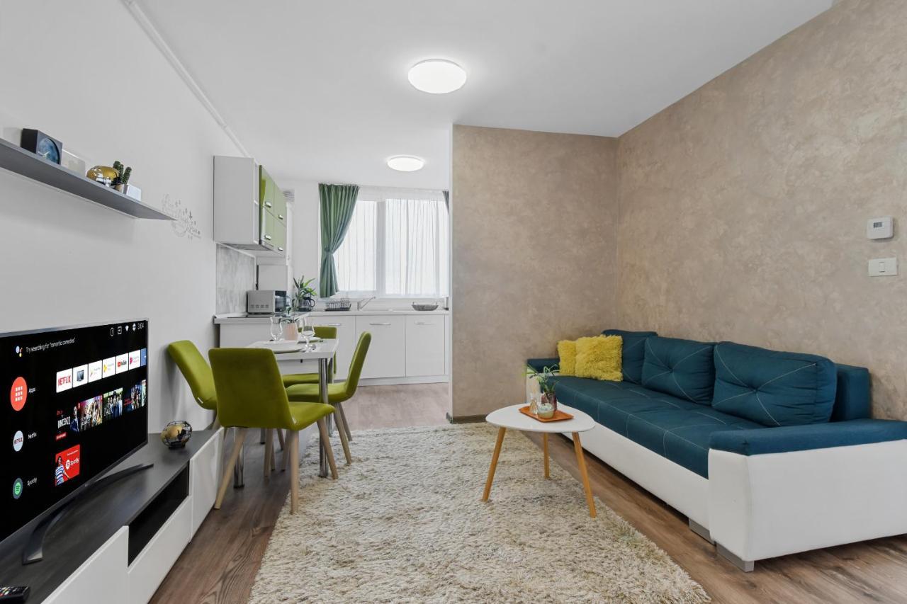 Ferienwohnung Modern In New Building With Panoramic View Brașov Exterior foto